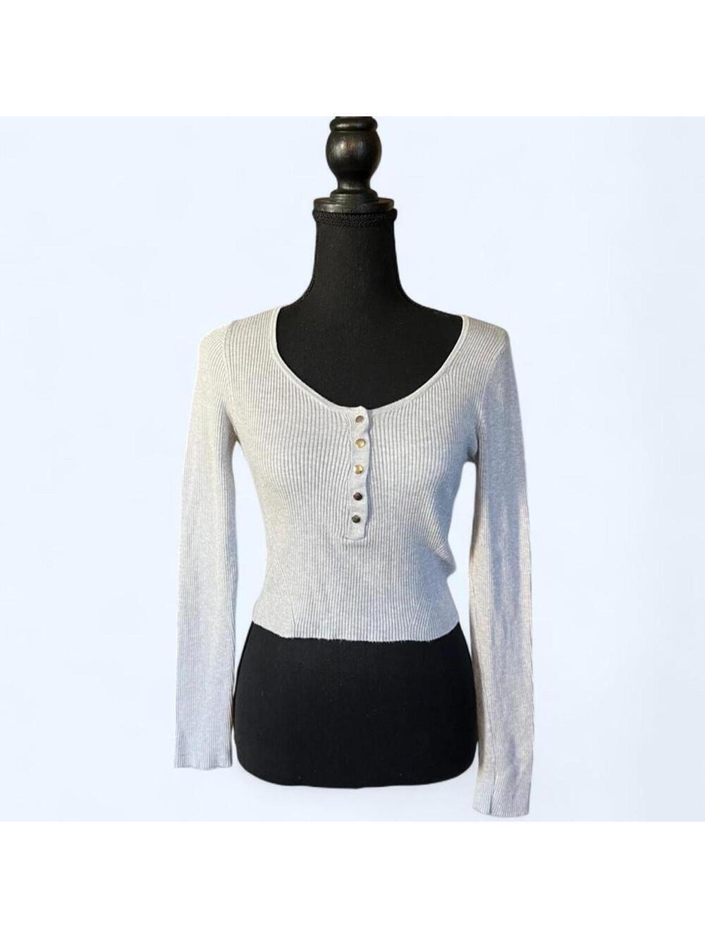 Stradivarius light gray fitted soft girl fairycore henley top size small 🤍